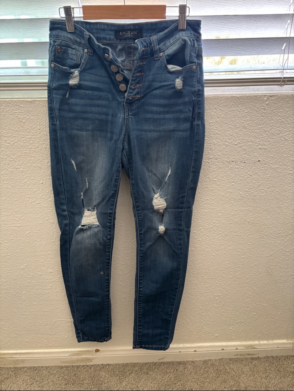 ENJEAN High-Rise Distressed Skinny Jeans in Dark Blue